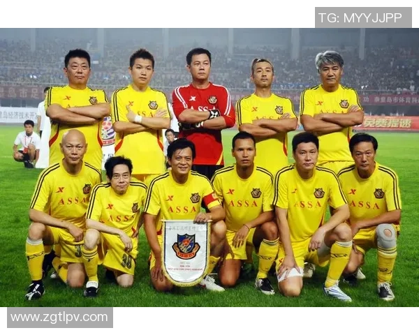 足球明星家人温馨进场瞬间大揭秘精彩瞬间尽在眼前让我们一起感受他们的支持与爱